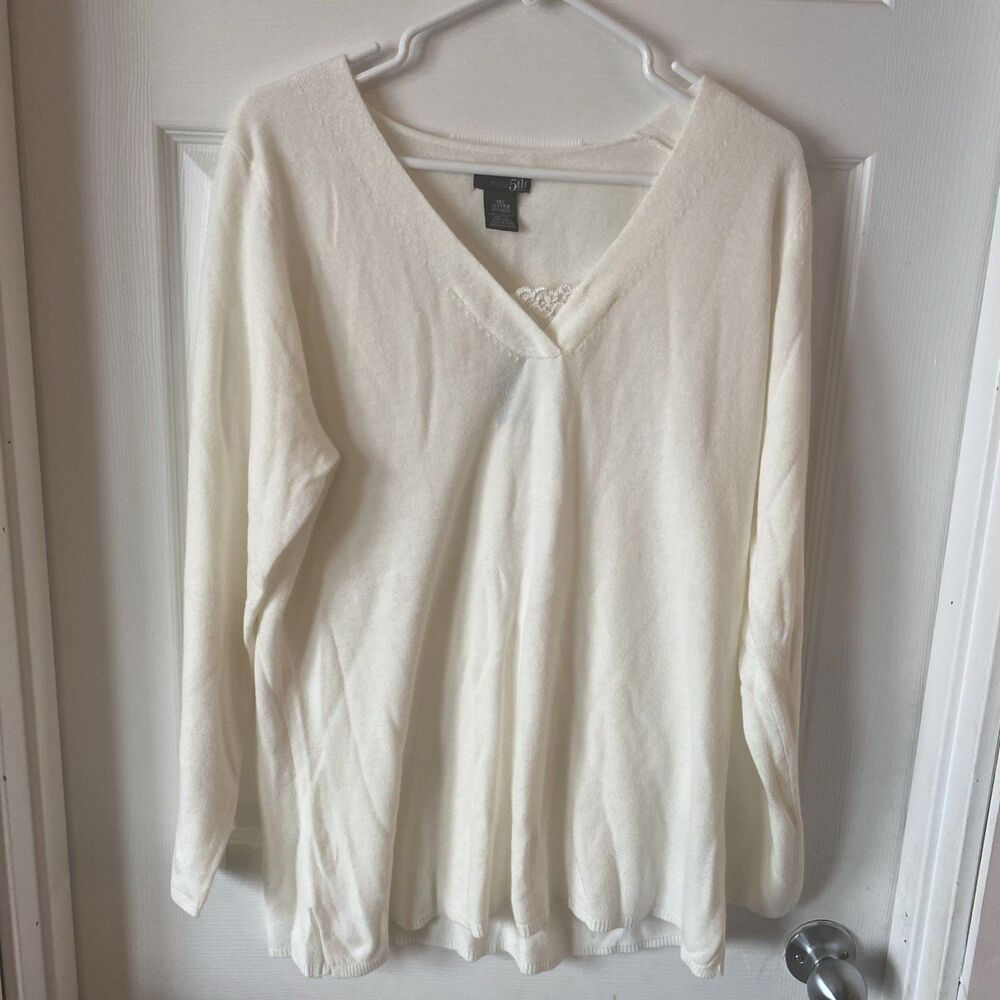 East 5th Women’s Sweater Size 1X Cream V Neck Long Sleeve Pullover
